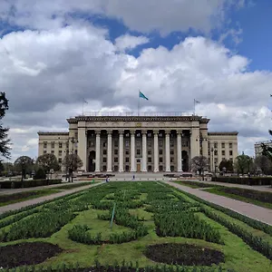 Апартаменты Nadezhda On Abylay Khan Ave 121, Алматы